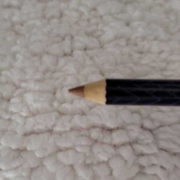 Dragon beauty lip job liner & sharpener - Picture 2 of 5